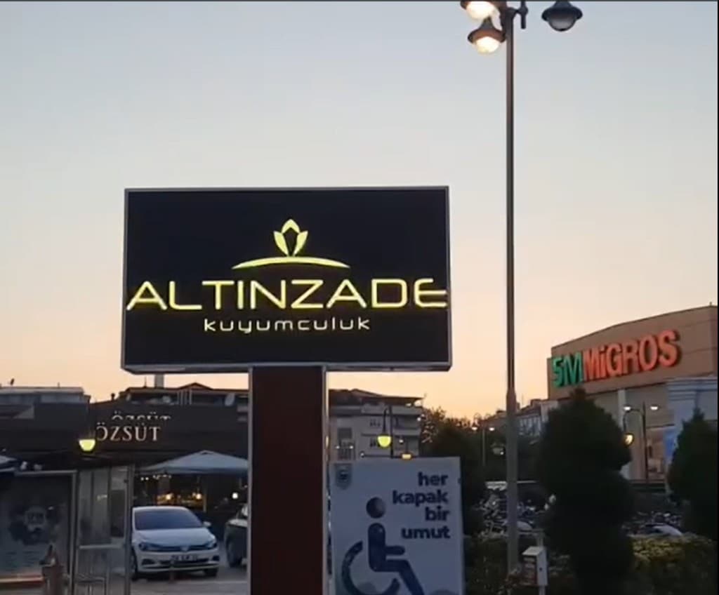 Altınzade Jewelry outdoor LED display installation