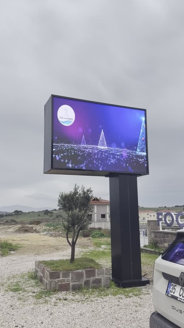 Foça Marin dış mekan LED totem ekran uygulaması