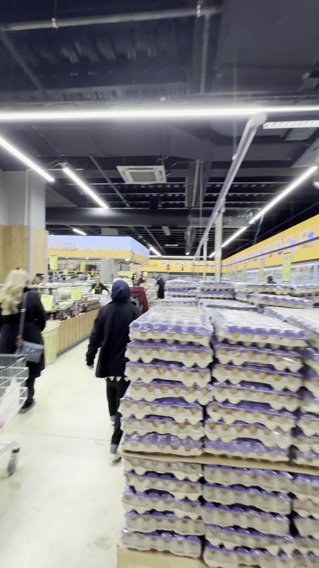 Corporate retail store LED display installation